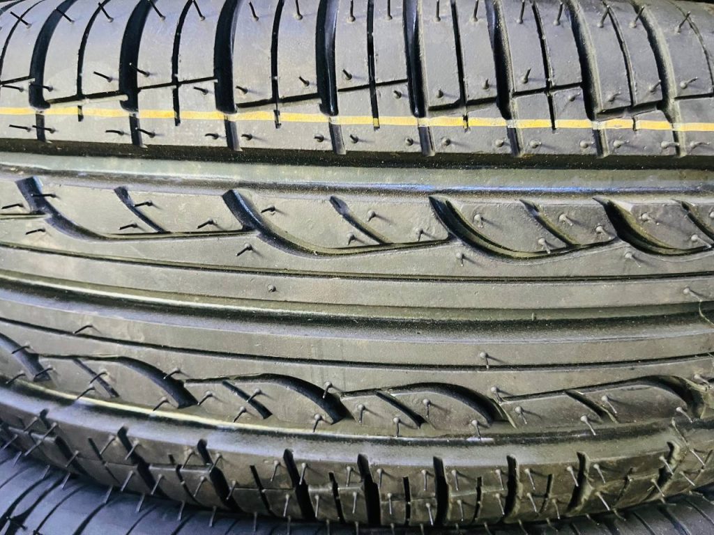تصویر لاستیک یزد تایر 165/65R13 مدل سان (SUN).